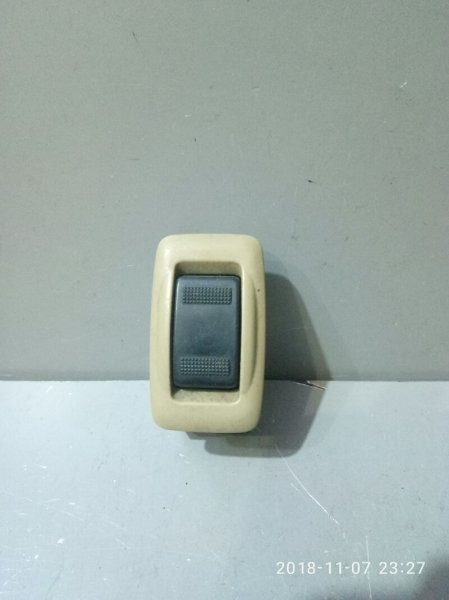 Кнопка стеклоподъемника Mazda Familia BJ5P 1998 задняя (б/у)