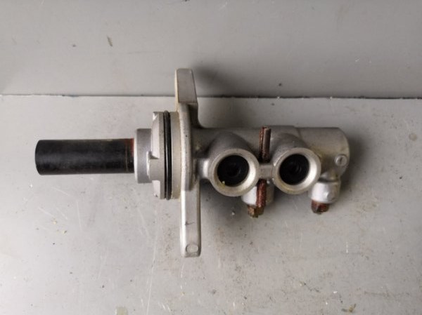 Главный тормозной цилиндр TOYOTA COROLLA ZRE 151 1ZR 2006 передний (б/у)