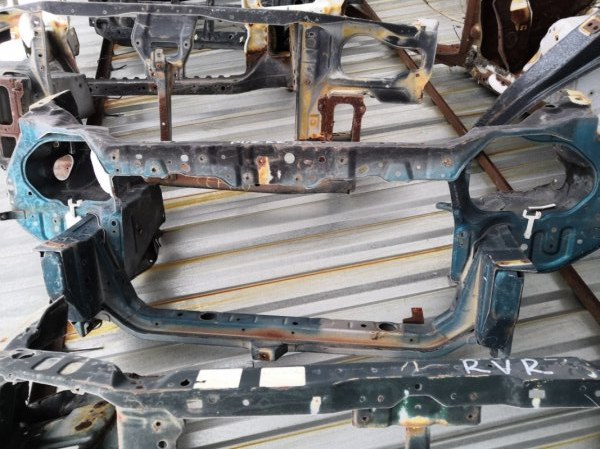 Рамка радиатора DAIHATSU PYZAR G3O1G 1996 передняя (б/у)