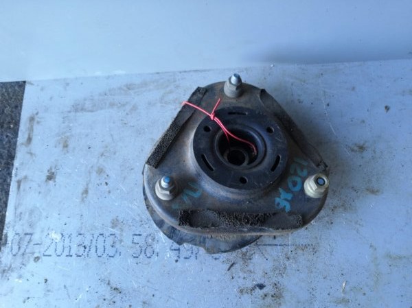 Опора стойки TOYOTA COROLLA NZE121 2000 передняя (б/у)