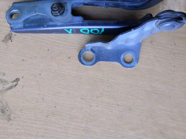 Петля капота TOYOTA COROLLA AE100 1991 передняя левая (б/у)