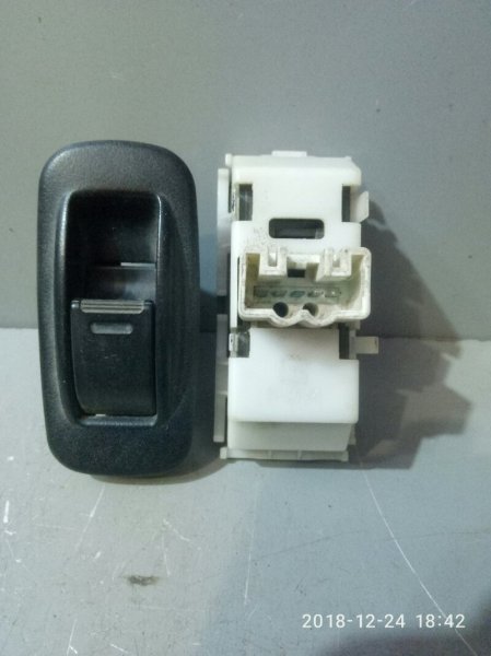 Кнопка стеклоподъемника Toyota Corolla AE 100 1991 задняя (б/у)