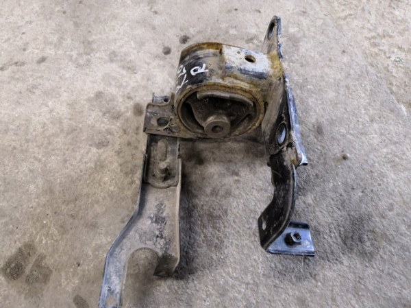 Подушка кпп TOYOTA RAV4 CA20 1AZ FE 2000 передняя левая (б/у)