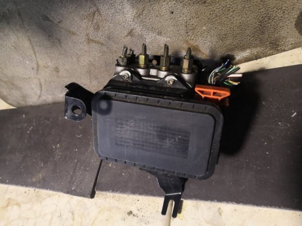 Блок abs HONDA STREAM RN1 2000 передний (б/у)