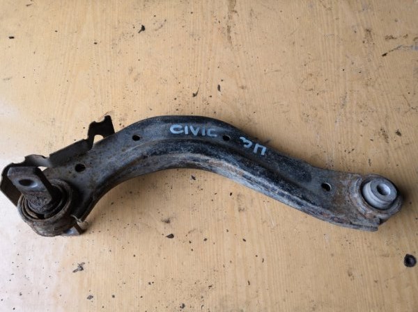 Рычаг подвески HONDA CIVIC FD1 R18 2005 задний правый (б/у)