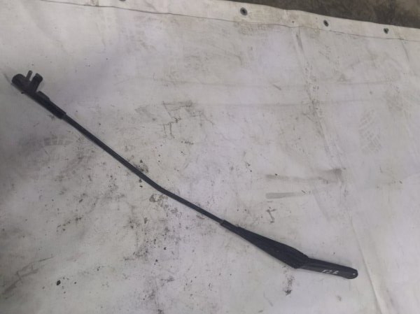 Держатель дворника FORD FOCUS 2 CB4 2005 передний правый (б/у)