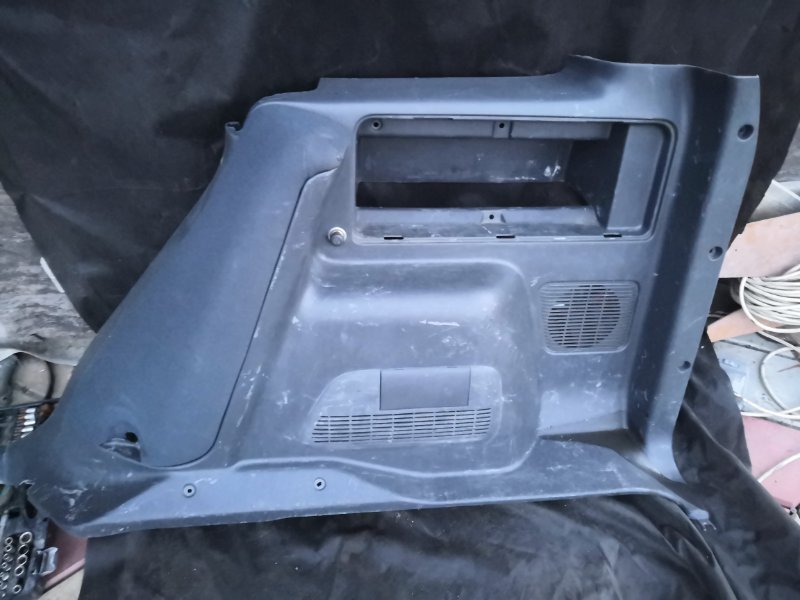 Обшивка багажника Toyota Rav4 XA10 3S-FE 1994 задняя правая (б/у)