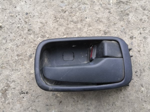 Ручка двери внутренняя MITSUBISHI LANCER 9 CLASSIC CS2A 4G18 2003 передняя правая (б/у)
