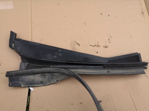 Решетка под лобовое стекло MITSUBISHI LANCER 9 CLASSIC CS2A 4G18 2003 передняя правая (б/у)