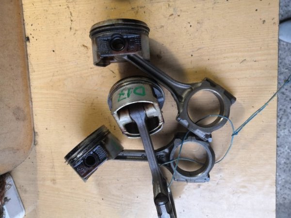 Поршень HONDA STREAM RN1 D17A 2000 (б/у)