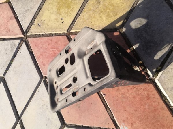 Площадка под аккумулятор TOYOTA RAV4 CA20 1AZ FE 2000 (б/у)