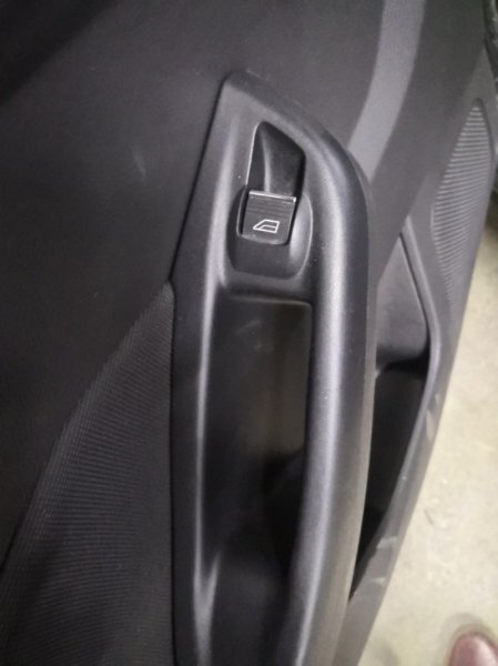 Кнопка стеклоподъемника Ford Focus 3 CB8 IQDB 2010 задняя левая (б/у)