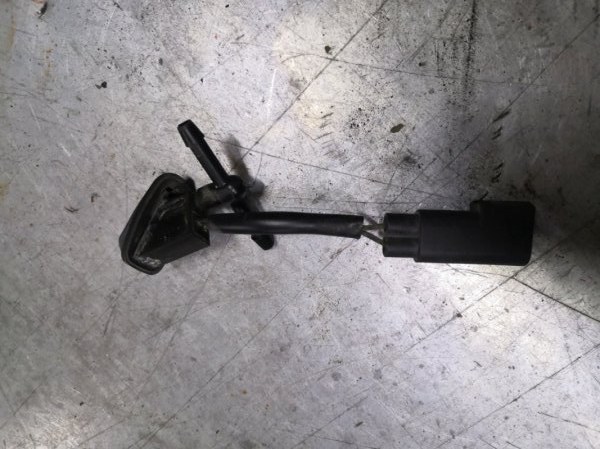 Форсунка омывателя FORD FOCUS 3 CB8 IQDB 2010 передняя (б/у)