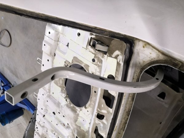 Петля багажника LIFAN SOLANO 620 LF481 2010 задняя правая (б/у)