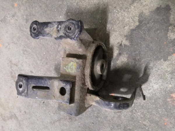 Подушка кпп Toyota Corolla E150 1ZR-FE 2006 (б/у)