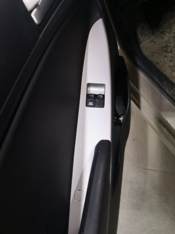 Кнопки стеклоподъемников Hyundai Solaris RB G4FA 2011 передние левые (б/у)