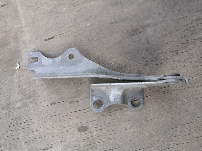 Петля капота MAZDA MPV LWEW 1999 передняя левая (б/у)