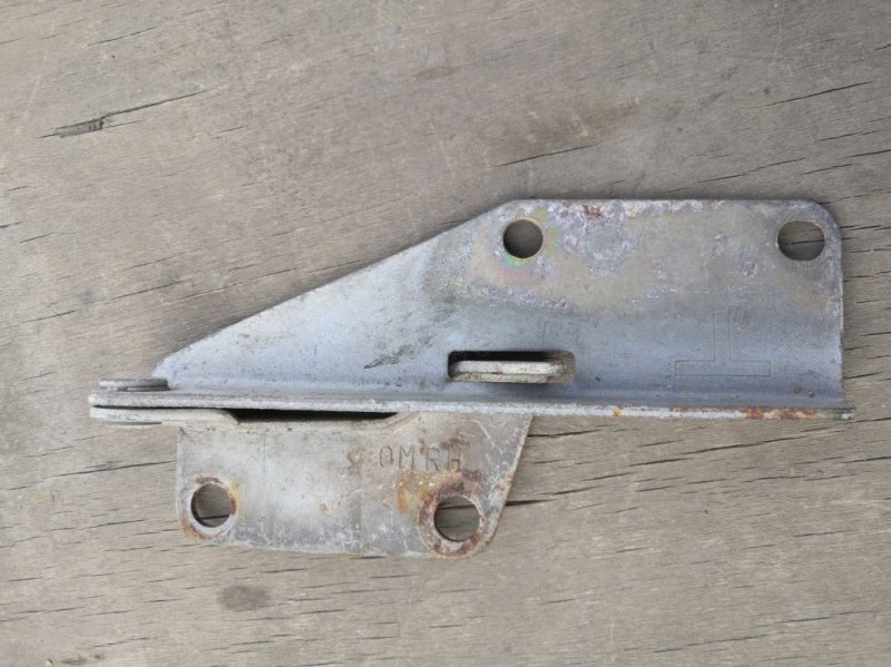 Петля капота NISSAN PULSAR N15 1995 передняя правая (б/у)