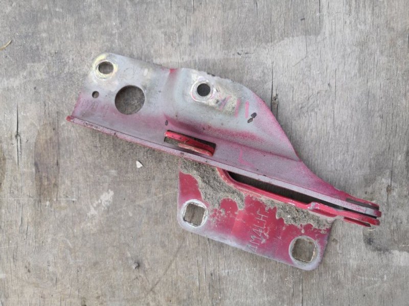 Петля капота NISSAN WINGROAD Y11 QG15-DE 1999 передняя левая (б/у)