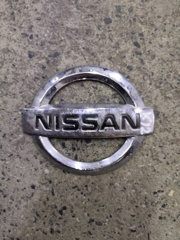 Эмблема Nissan March K12 2002 задняя (б/у)