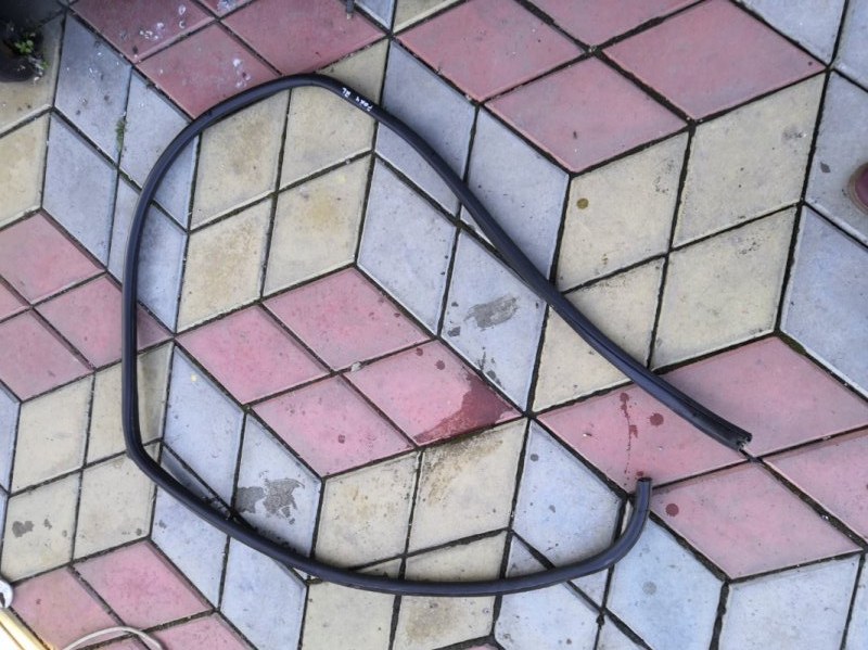 Уплотнительная резинка CHERY FORA A21 A21 SQR484 2006 задняя левая (б/у)