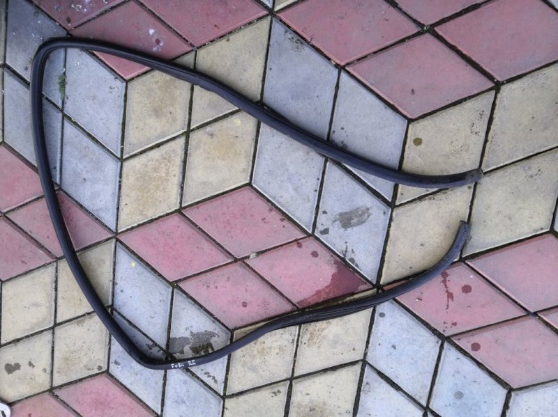 Уплотнительная резинка CHERY FORA A21 A21 SQR484 2006 задняя правая (б/у)