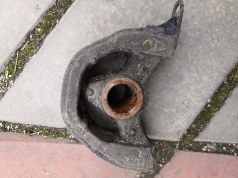 Подушка двигателя HONDA HR-V GH D16A 1999 (б/у)