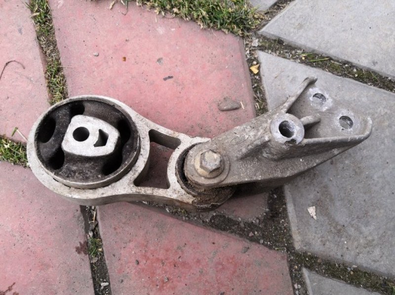 Подушка кпп FORD FIESTA MK 2005 задняя (б/у)