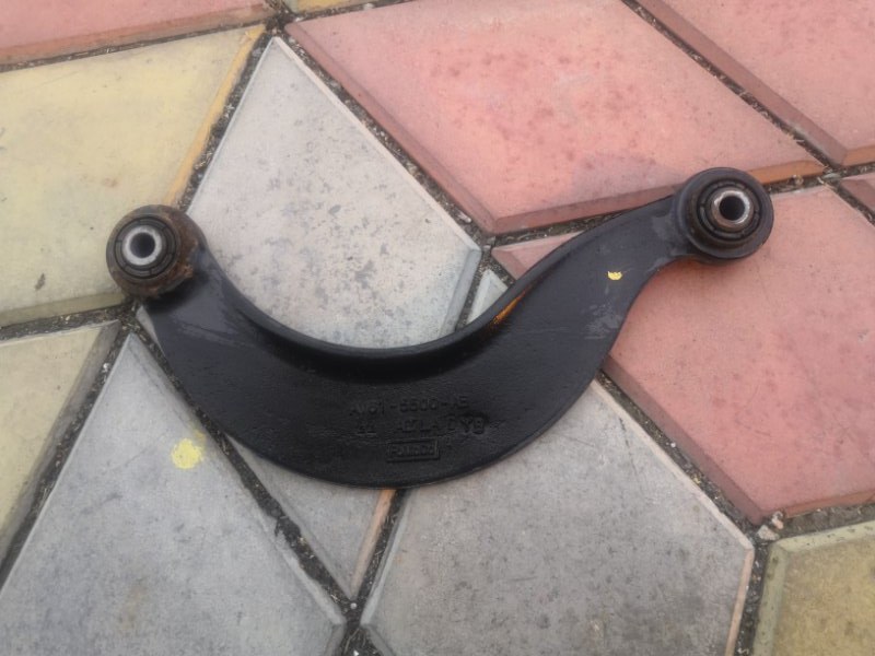 Рычаг подвески FORD FOCUS 3 CB8 2010 задний (б/у)