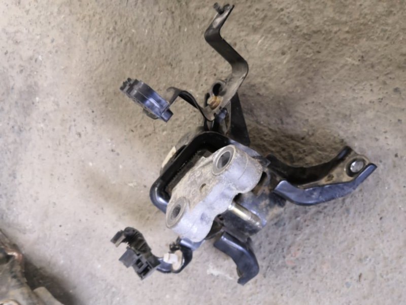 Подушка двигателя Toyota Corolla E150 1ZR-FE 2006 (б/у)