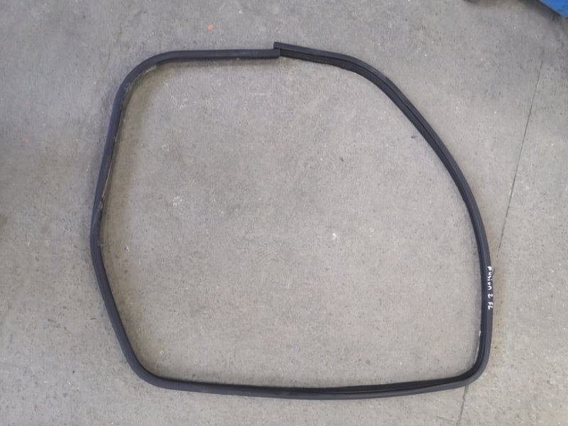 Уплотнительная резинка FORD FUSION CBK 2002 передняя левая (б/у)