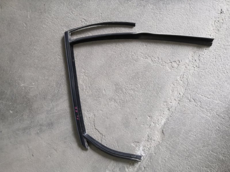 Уплотнитель стекла FORD FOCUS 3 CB8 PNDA 2010 задний правый (б/у)