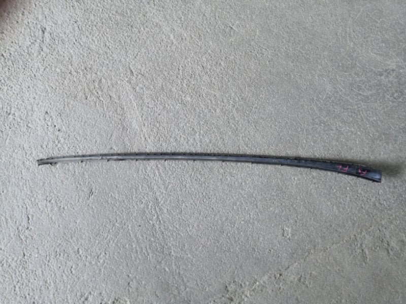 Молдинг лобового стекла FORD FOCUS 3 CB8 PNDA 2010 передний левый (б/у)