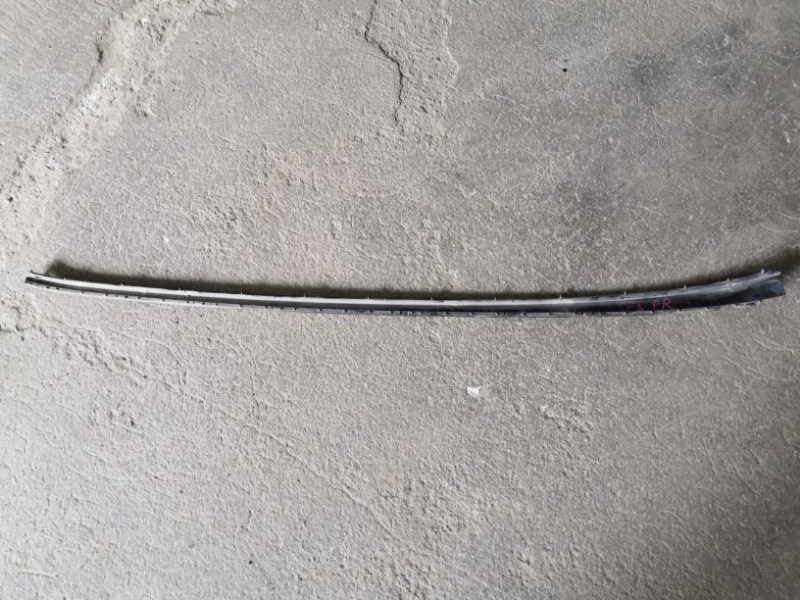 Молдинг лобового стекла FORD FOCUS 3 CB8 PNDA 2010 передний правый (б/у)
