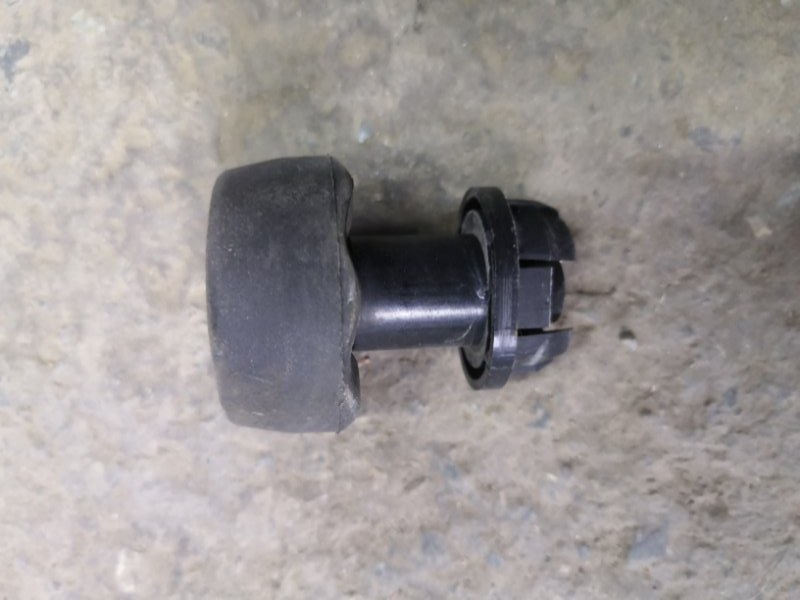 Отбойник капота FORD FOCUS 3 CB8 PNDA 2010 (б/у)