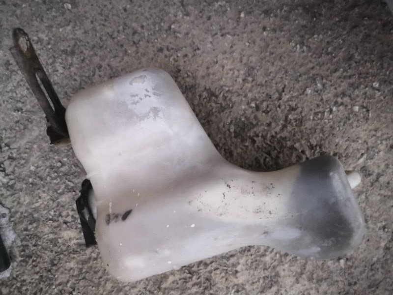 Бачок расширительный TOYOTA RAV4 XA10 3S-FE 1994 (б/у)