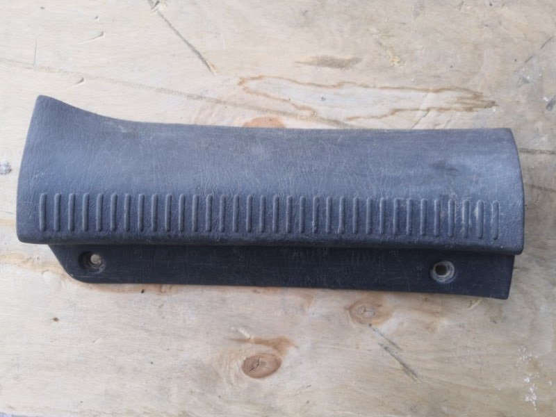 Накладка на порог TOYOTA RAV4 XA10 3S-FE 1994 задняя правая (б/у)