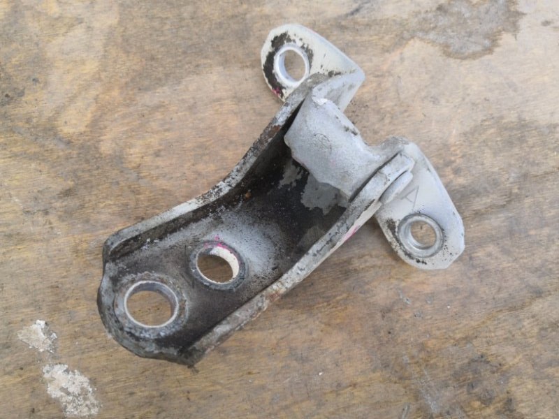 Петля двери TOYOTA RAV4 XA10 3S-FE 1994 передняя правая (б/у)