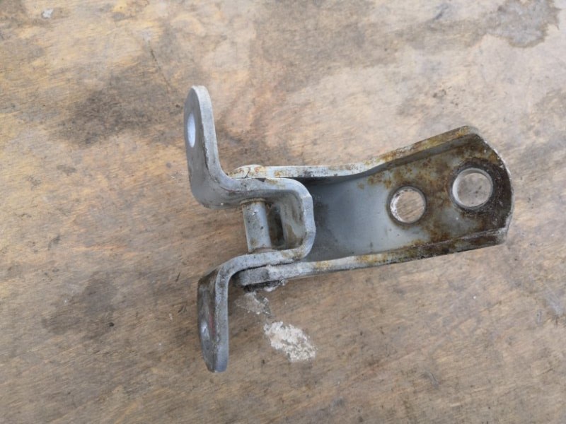 Петля двери TOYOTA RAV4 XA10 3S-FE 1994 передняя правая (б/у)