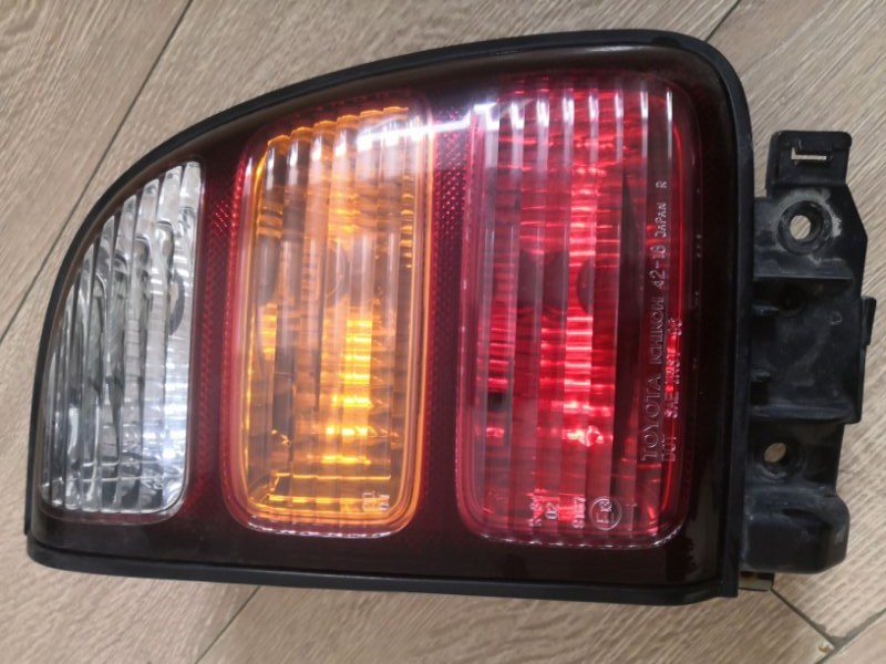 Фонарь задний TOYOTA RAV4 XU10 3S FE 1995 задний правый (б/у)