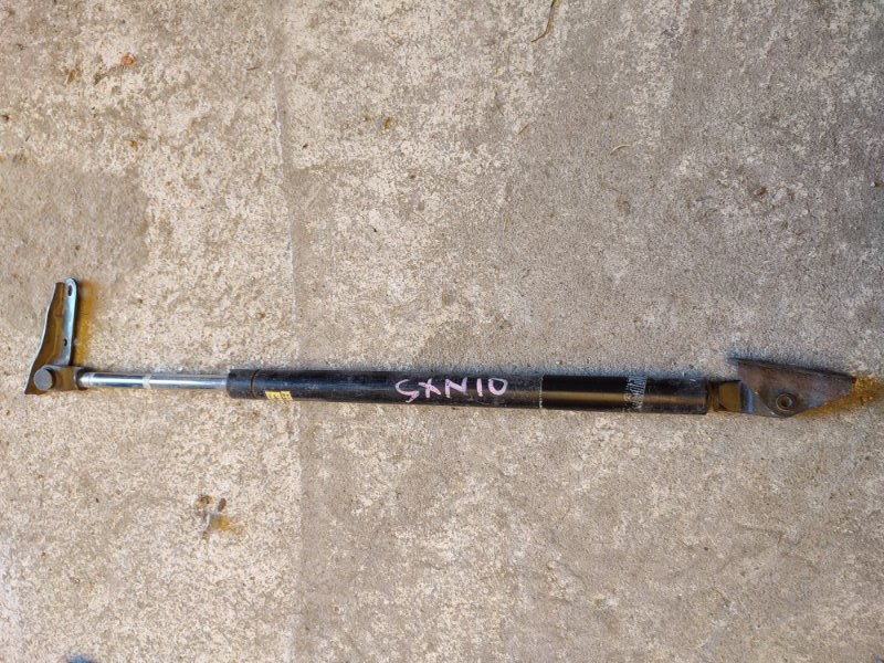 Амортизатор багажника TOYOTA IPSUM XU10 1990 задний правый (б/у)