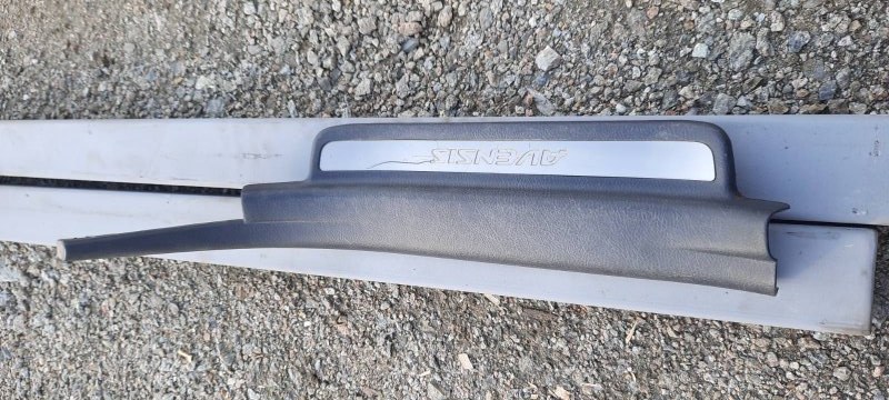 Накладка на порог TOYOTA AVENSIS T250 1AZ-FSE 2003 задняя левая (б/у)