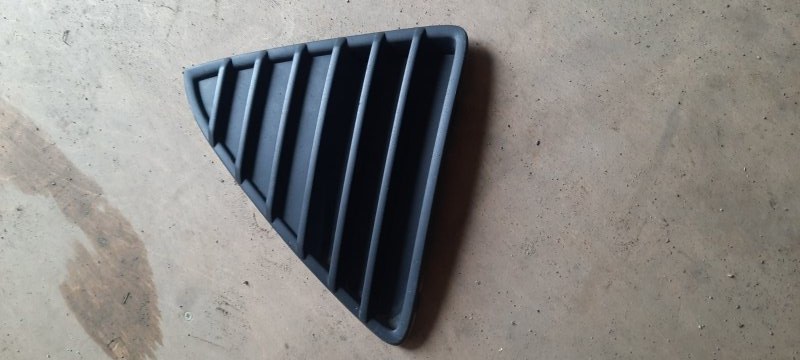 Заглушка бампера FORD FOCUS 3 MK3 PNDA 2010 передняя правая (б/у)