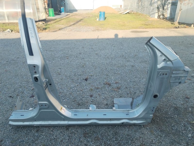 Порог TOYOTA AVENSIS T250 1AZ-FSE 2003 правый (б/у)