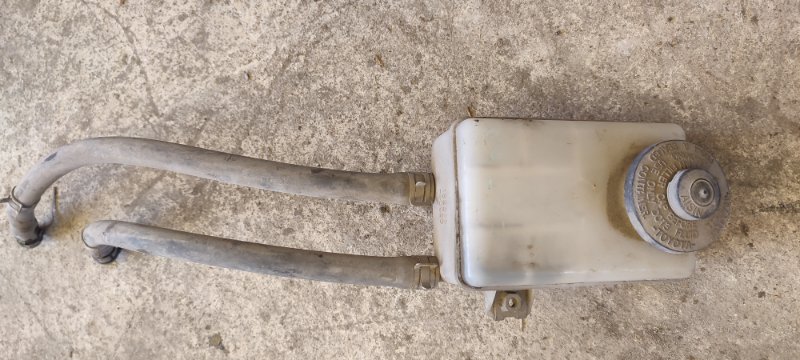 Бачок для тормозной жидкости TOYOTA ESTIMA XR30 2AZ-FE 2000 (б/у)