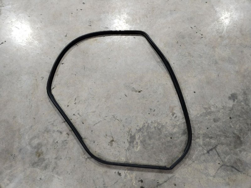 Уплотнительная резинка TOYOTA COROLLA E150 1ZR-FE 2006 передняя левая (б/у)