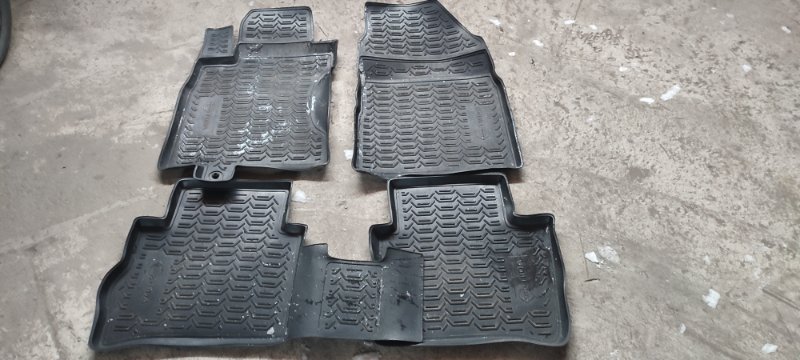Коврики комплект NISSAN TIIDA C11 HR16 2004 (б/у)