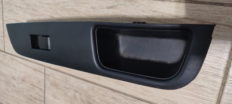Кнопка стеклоподъемника NISSAN TIIDA C11 HR16 2004 передняя правая (б/у)