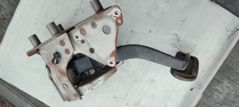 Педаль тормоза NISSAN TIIDA C11 HR16 2004 передняя (б/у)