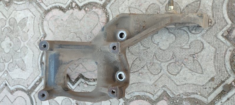 Кронштейн TOYOTA LITE ACE R40 7K 1996 (б/у)